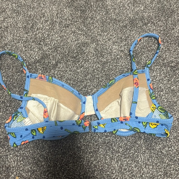 Small low support top - Picture 5 of 8